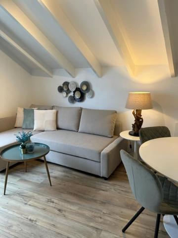 House Apartment *
